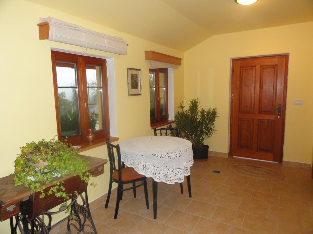 Apartment U Videmanu Ponikla Ngoại thất bức ảnh